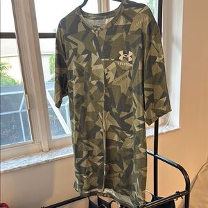 Under Armour Freedom Geometric Tee in Green and Tan